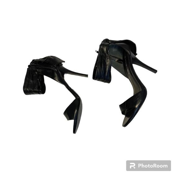 Michael Shannon Heels  - Picture 2 of 7